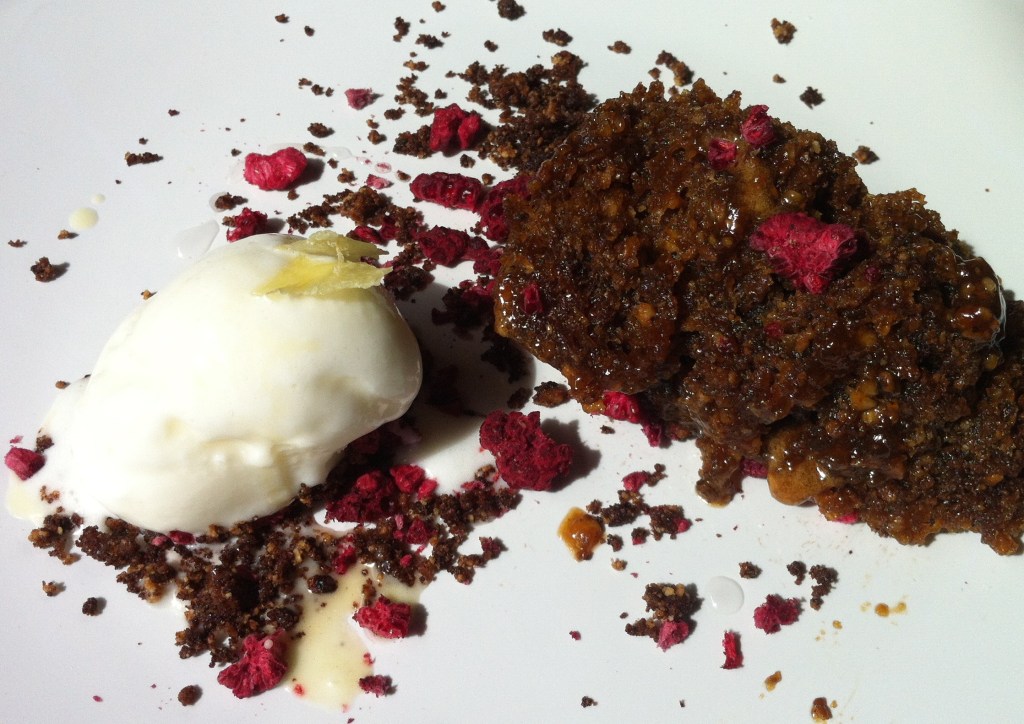 Suflé de Avellanas con Helado de Nata y Matices de Jengibre