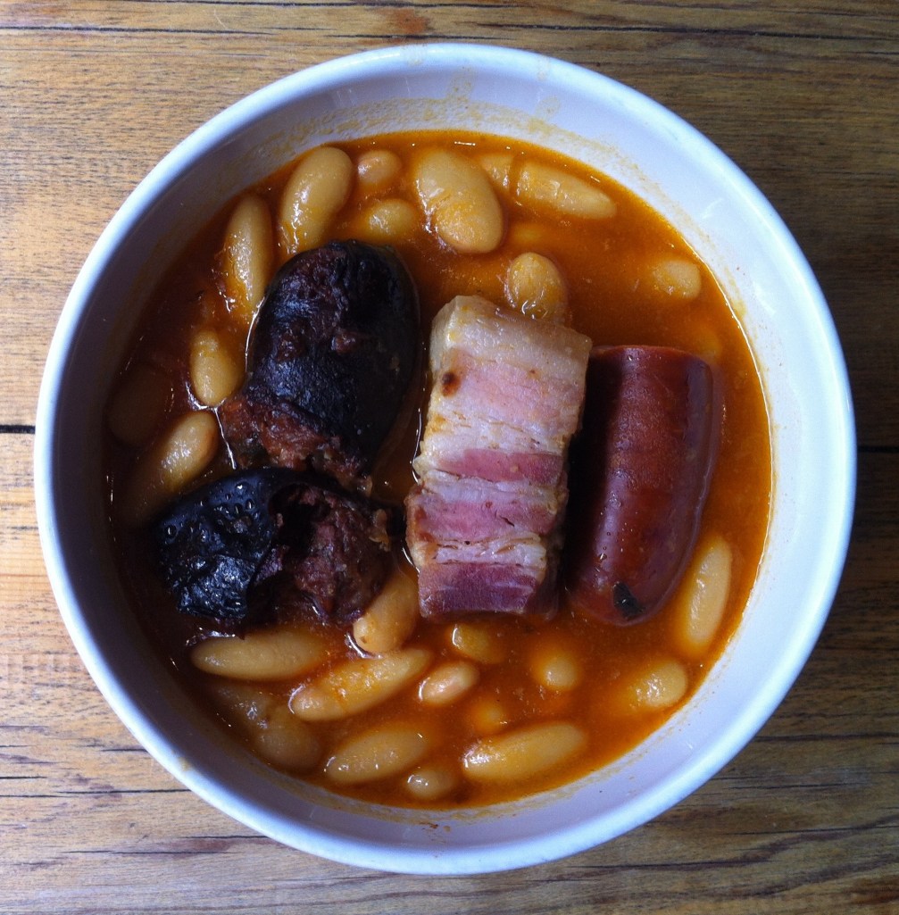Fabada Asturiana (Fabes y Compangu de Primera) con Bol de Ensalada pa Refrescar