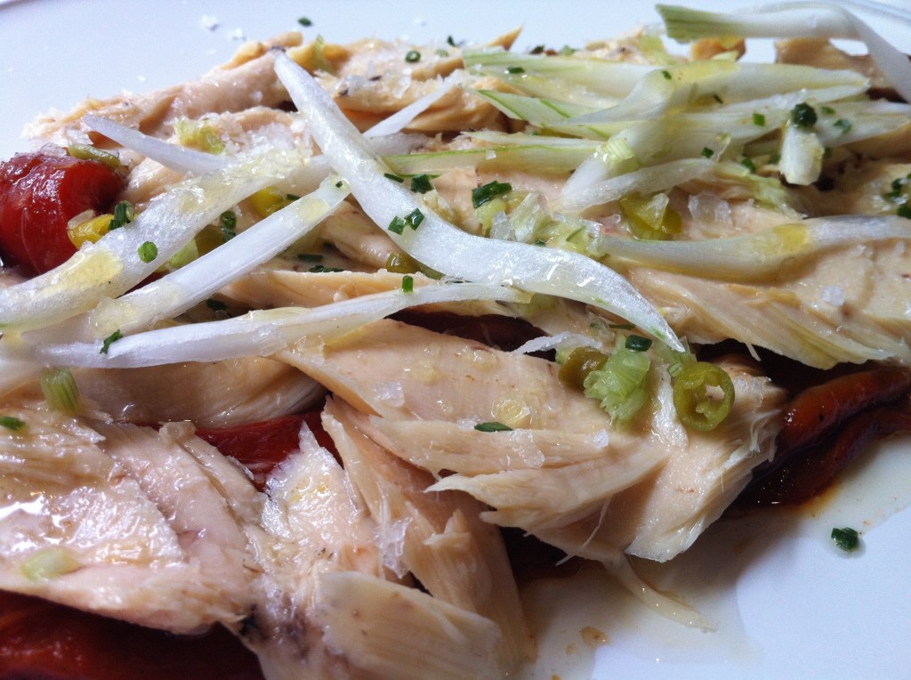 Bonito de Cabeceru Enlatado por Nosotros, con Pimientos Asados a la Brasa