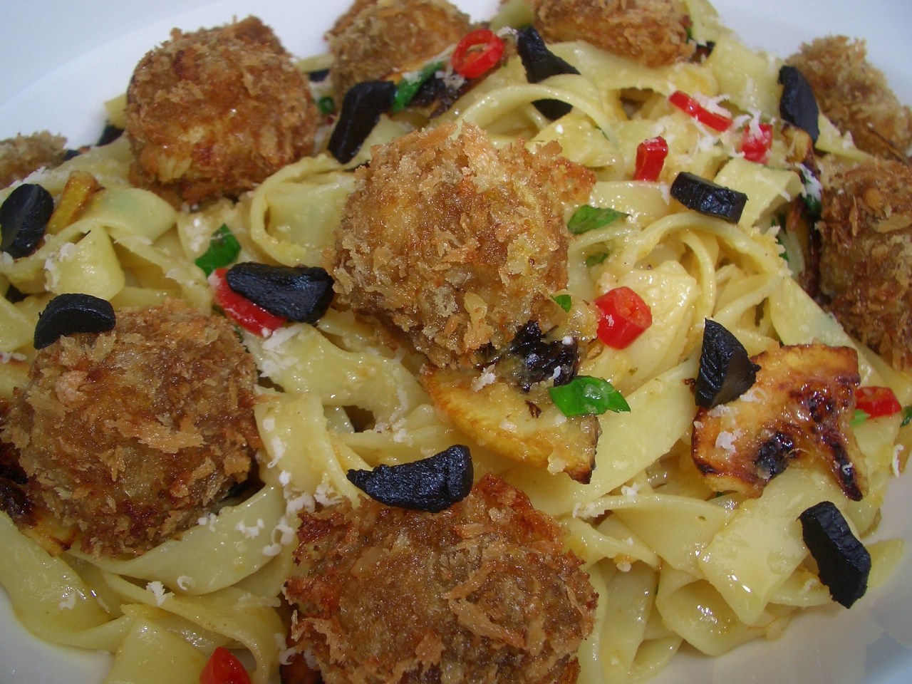Fettuccine con Limón Frito, Pollo y Chile – Fettucchine with Fried Lemon, Chicken and Chile&nbsp;Flakes