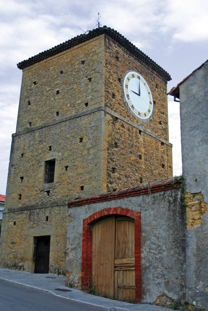Torre del reloj en Noreña
