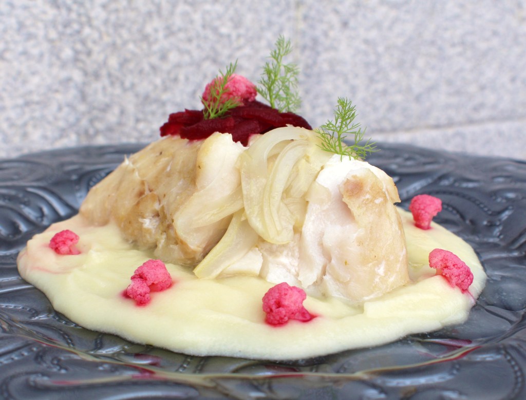 Skrei con crema de coliflor e hinojo