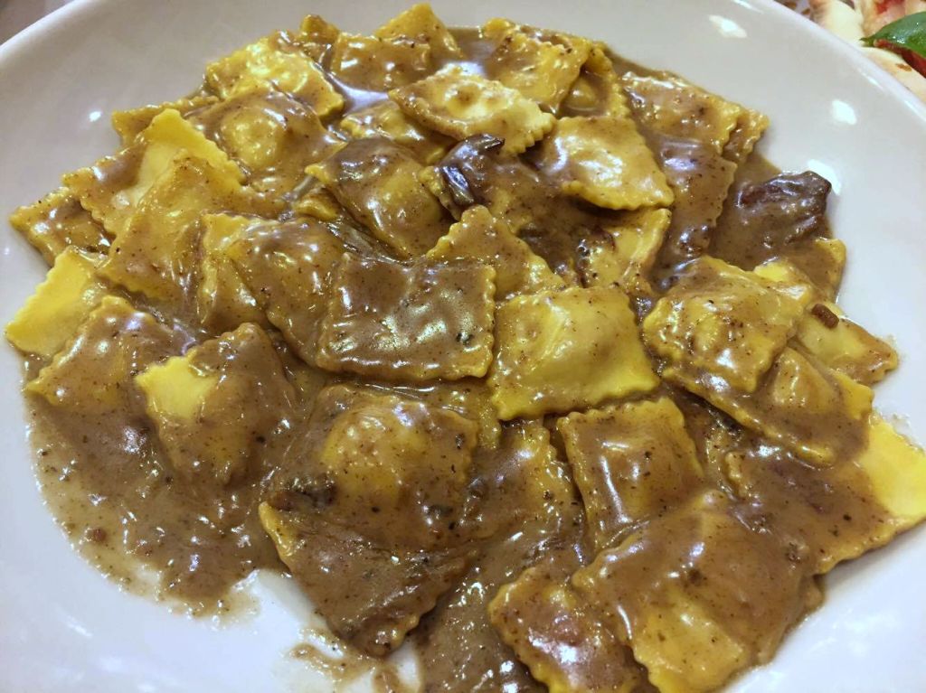 Agnolotti de foie con salsa de magret tartufina