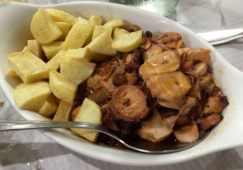 Pulpo encebollado