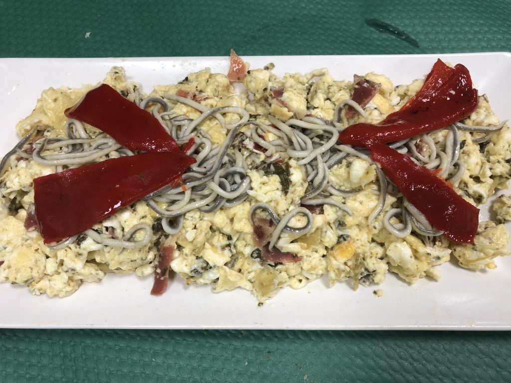 revuelto de ortigas, gulas y jamón