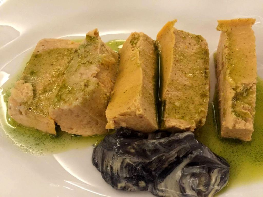 pastel_de_oricios_puerros_mahonesa_y_chipirones