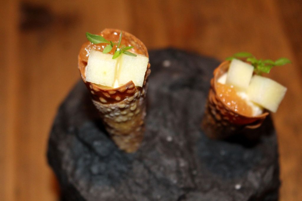 cono de quesos asturianos, manzana y membrillo