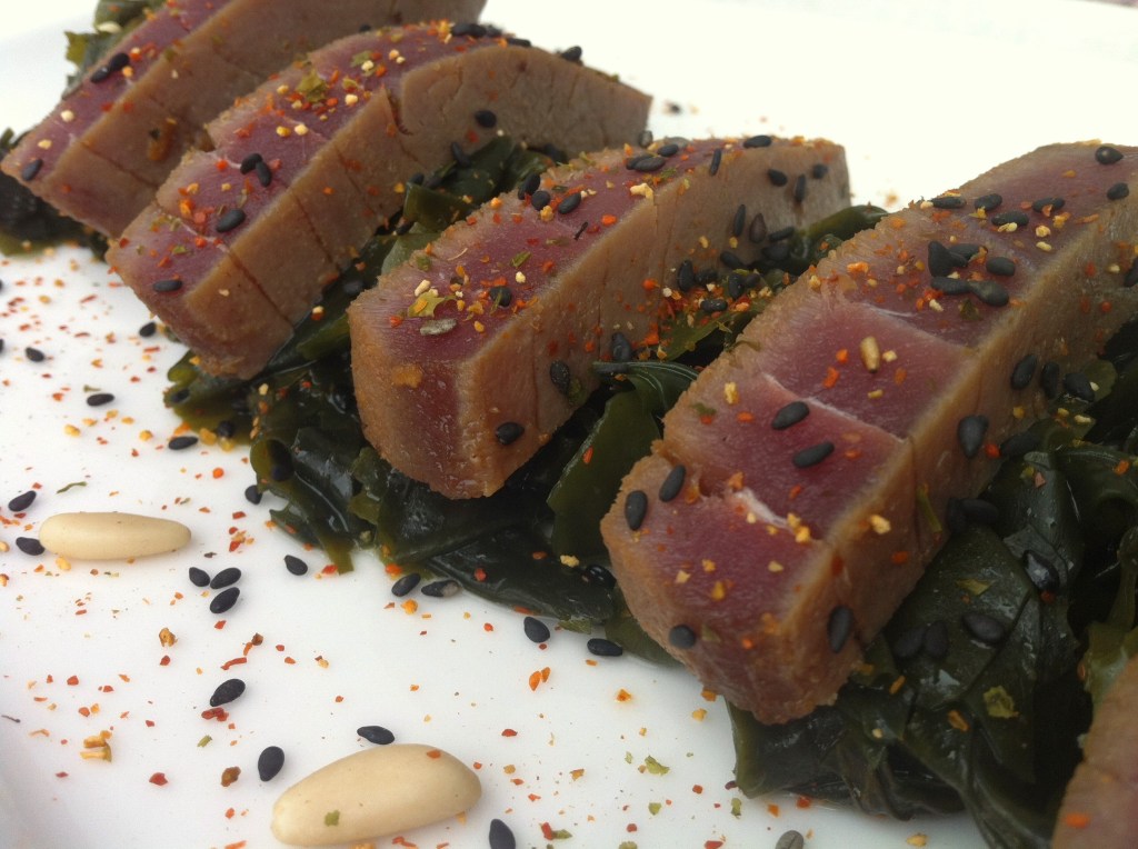 Ensalada de wakame con atún rojo