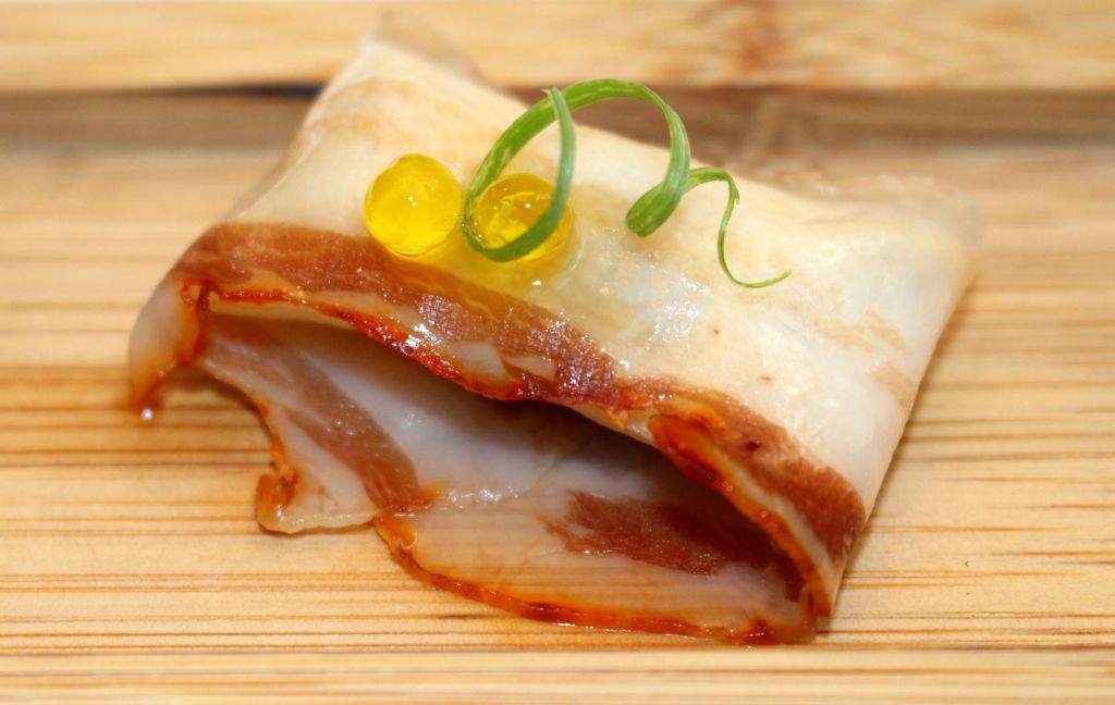 Airbag de pilpil de tomate y panceta de guijuelo