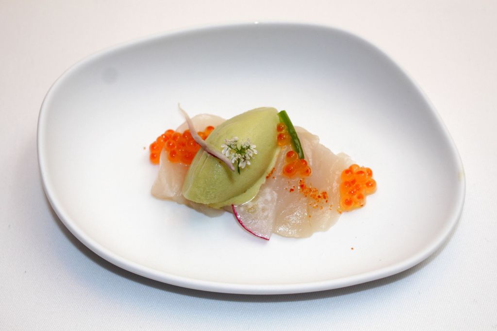 cebiche de vieira y helado de leche de tigre