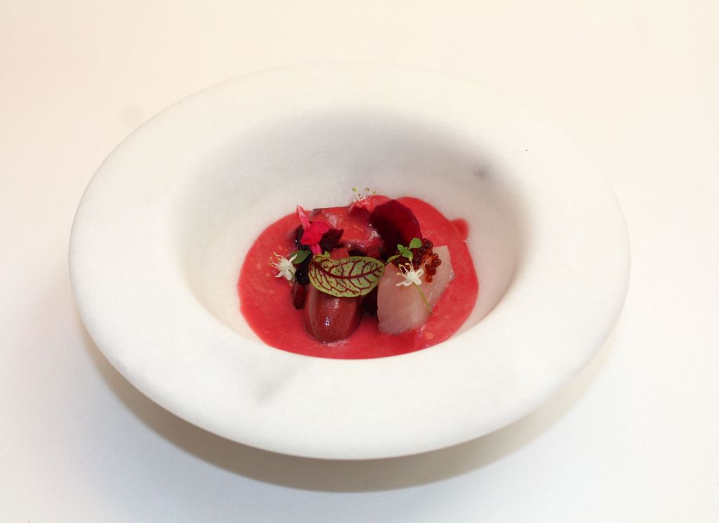 Gazpacho de cereza, remolacha y bonito de Burela