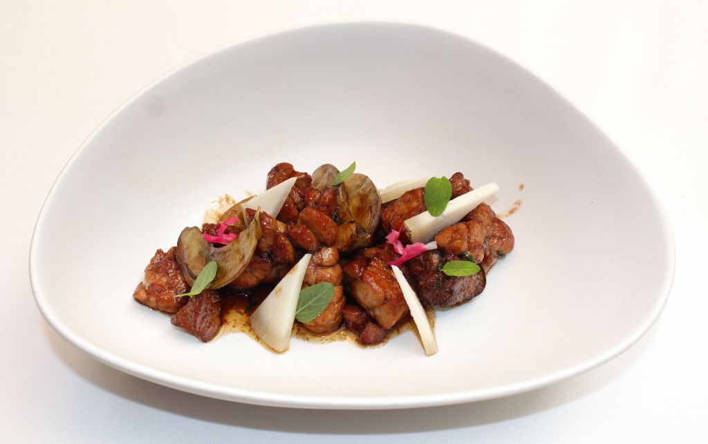 Mollejas, berenjena y queso