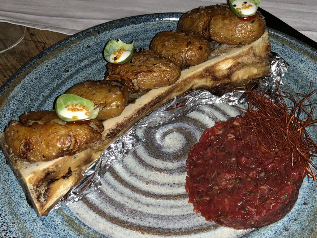 Tartar de ternera con hueso y su tuétano