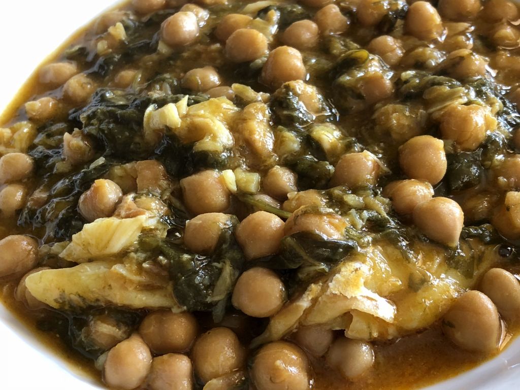 garbanzos con bacalao y espinacas