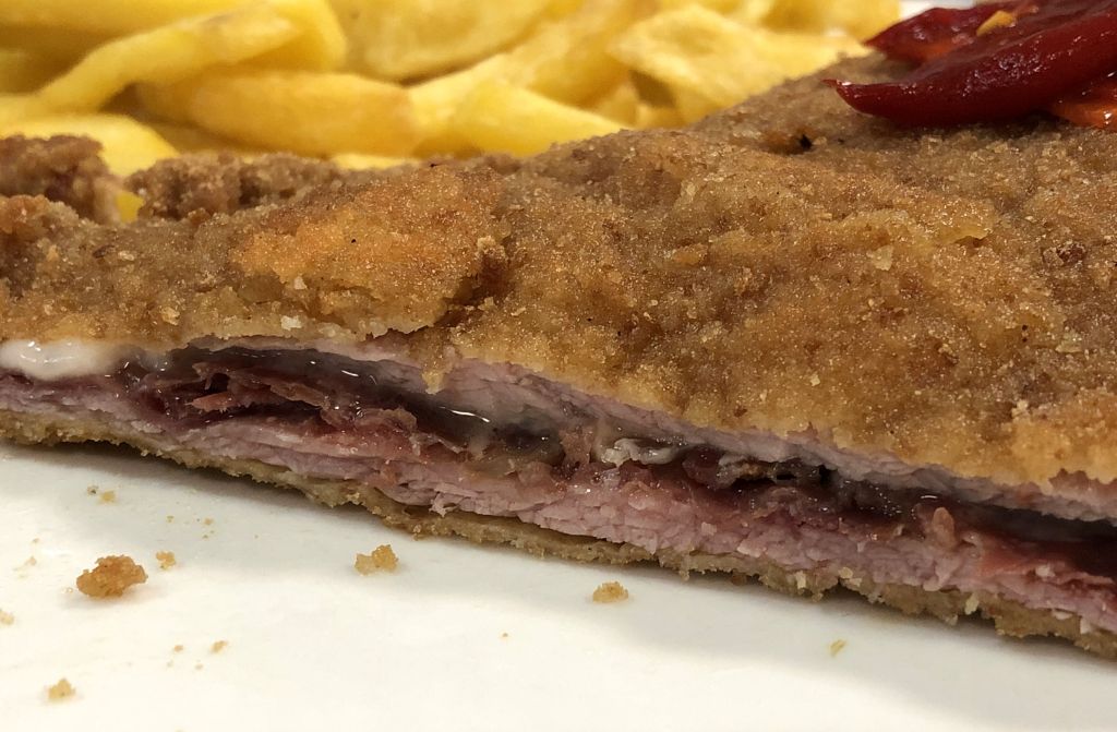 cachopo de cecina y queso de cabra