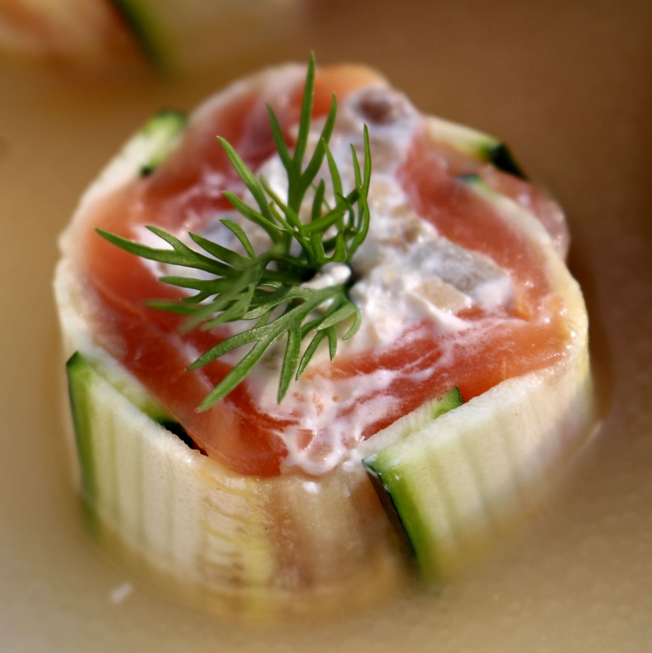 Rollitos de calabacin y salmón