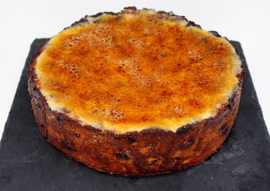 Tarta de panettone y yema tostada