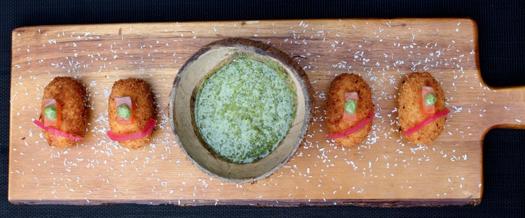 croquetas de salmón y coco