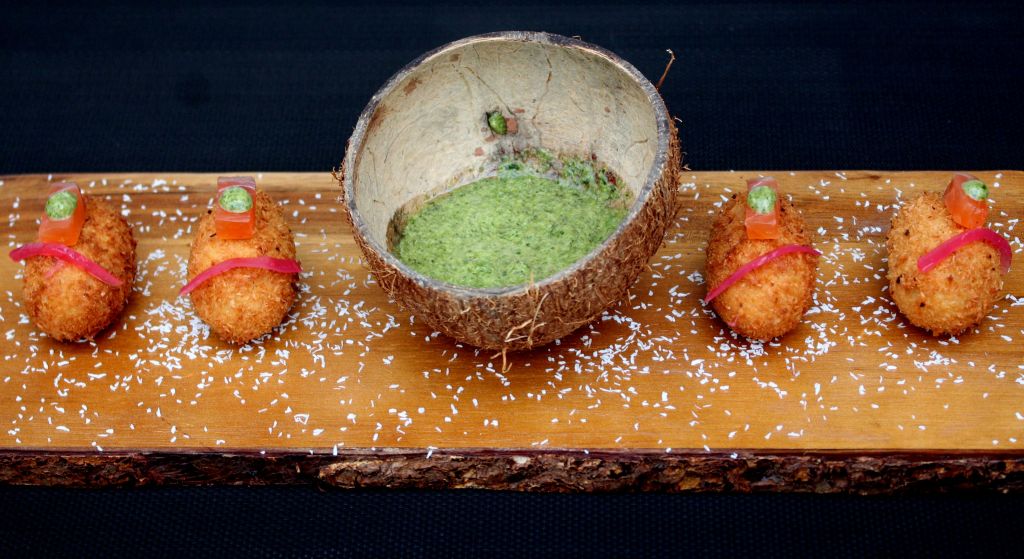 croquetas de salmón y coco