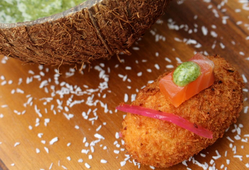 croquetas de salmón y coco