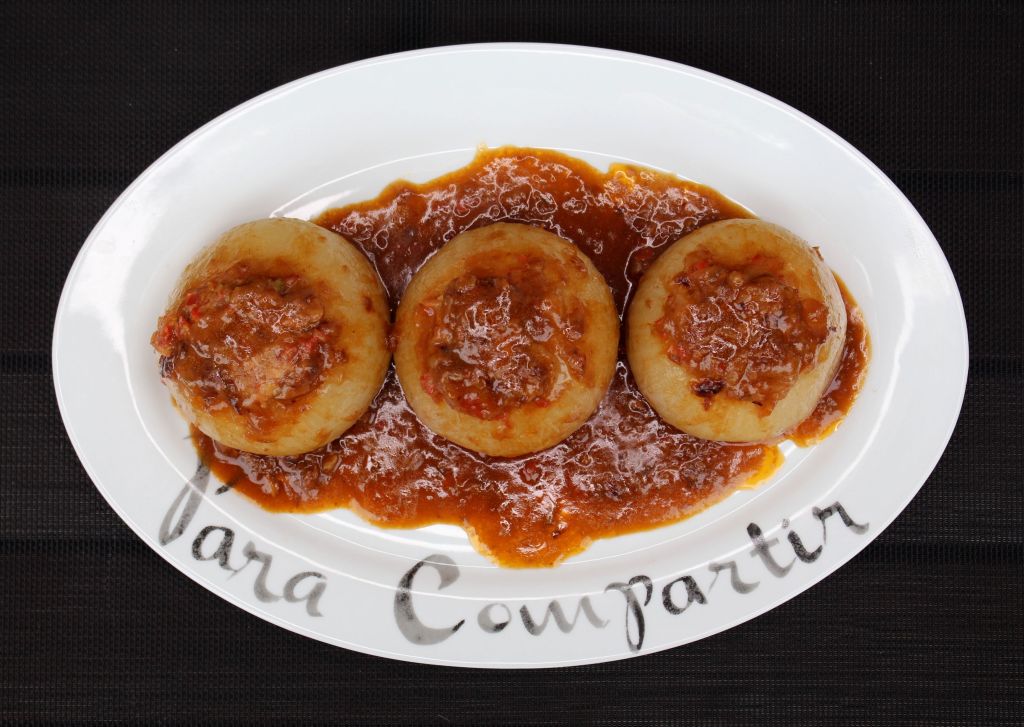 Cebollas rellenas de bonito