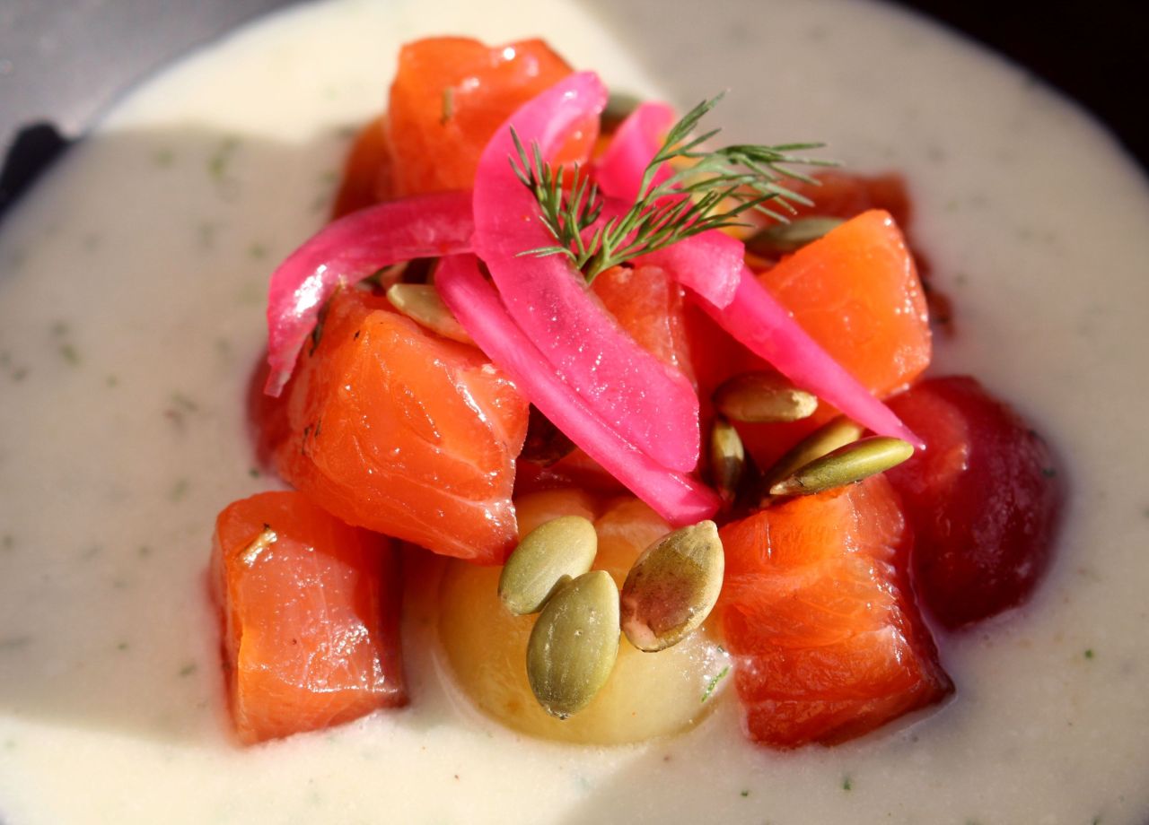 Salmón Curado con Sopa Fría de Melón y&nbsp;Eneldo