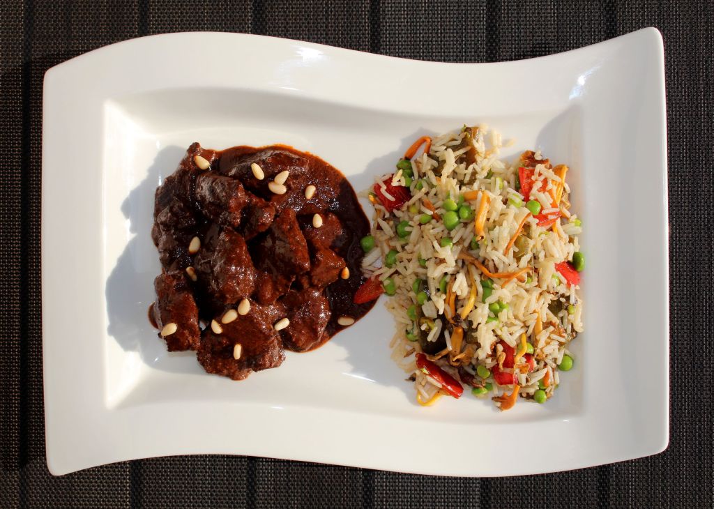 Jabalí con mole apiñonado