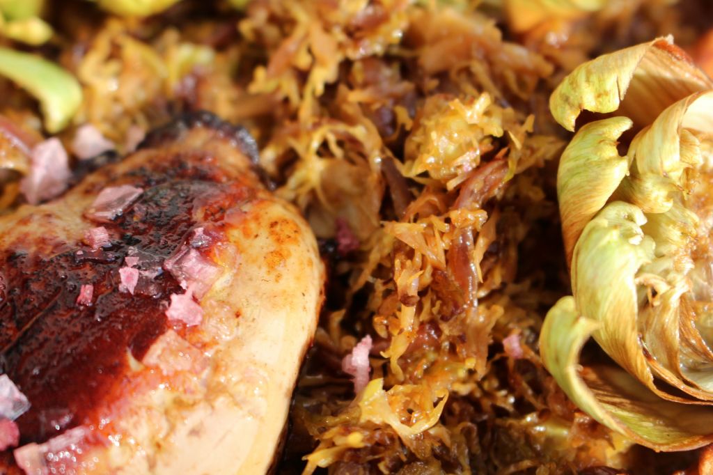 Coles de Bruselas, alcachofas, setas y foie