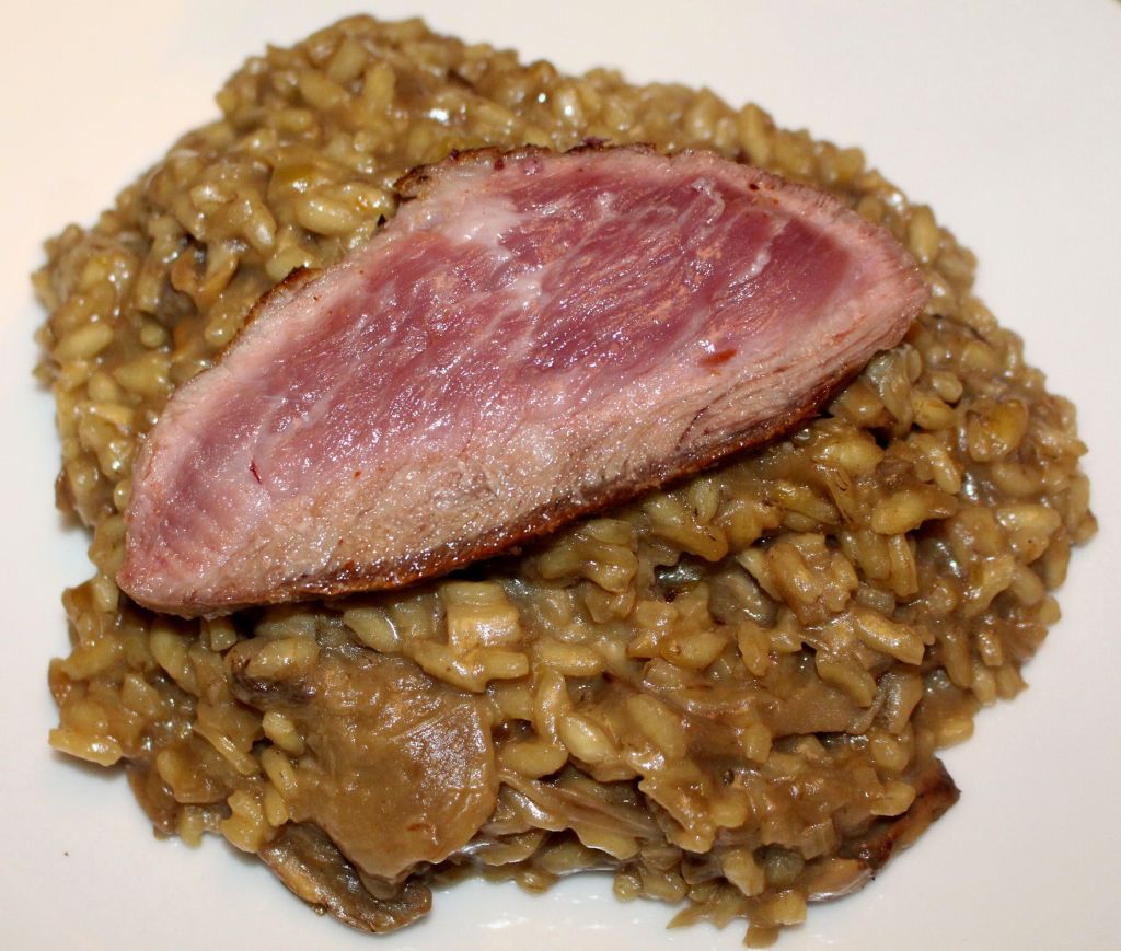 Risotto de boletus con presa ibérica y alcachofas