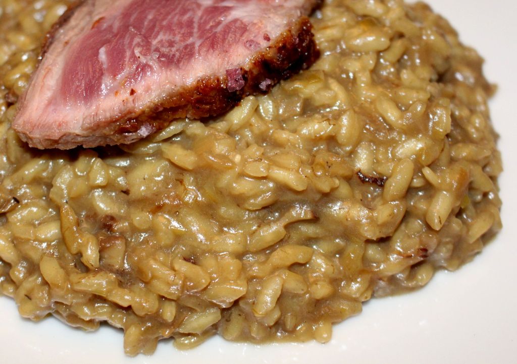 Risotto de boletus con presa ibérica y alcachofas