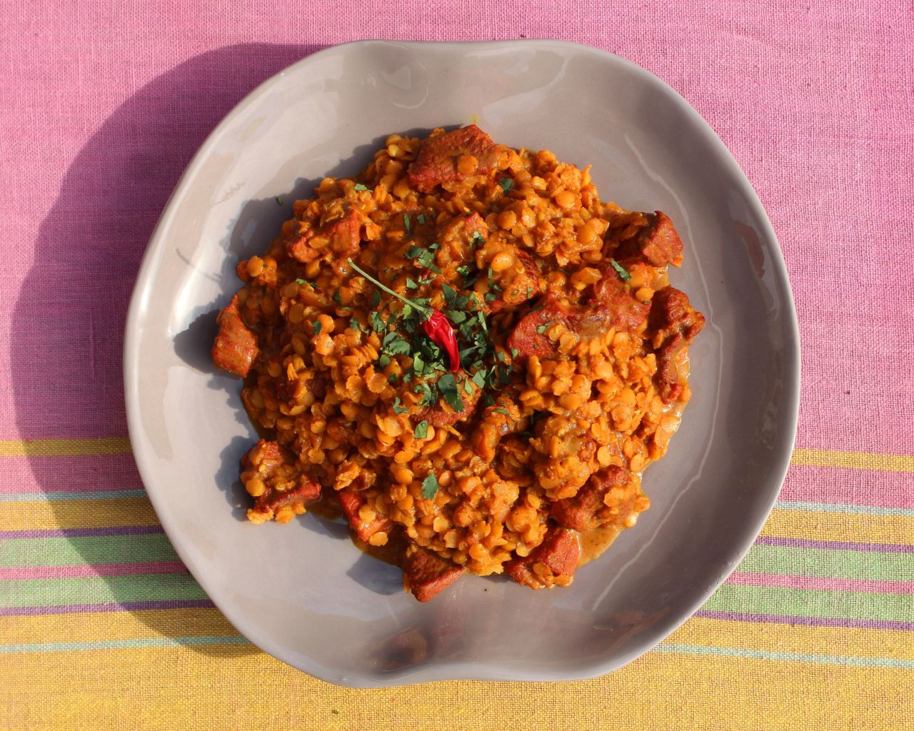 Lentejas rojas con cordero masala