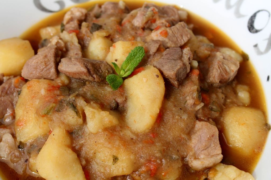 Guiso de cordero a la hierbabuena