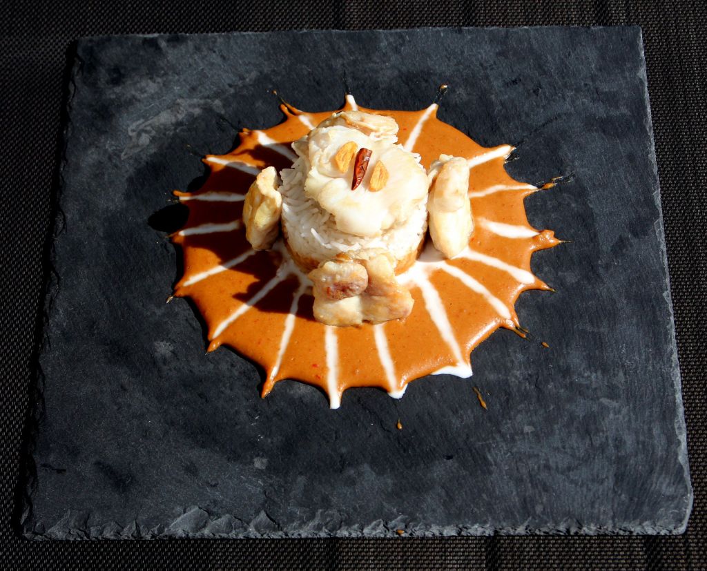 Cocochas confitadas con salsa de cacahuete