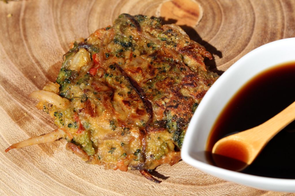 Tortitas Vegetales con Calamar y Chutney de Mango