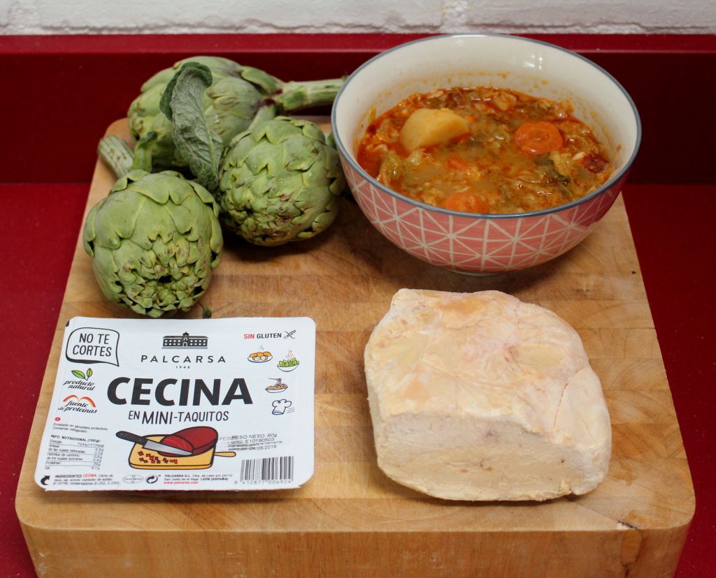 Puré de repollo, alcachofas, foie y cecina