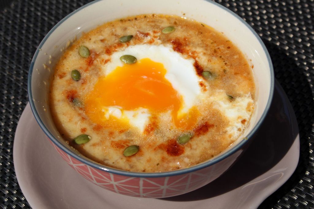 Sopa de ajos, cebolla y tomate