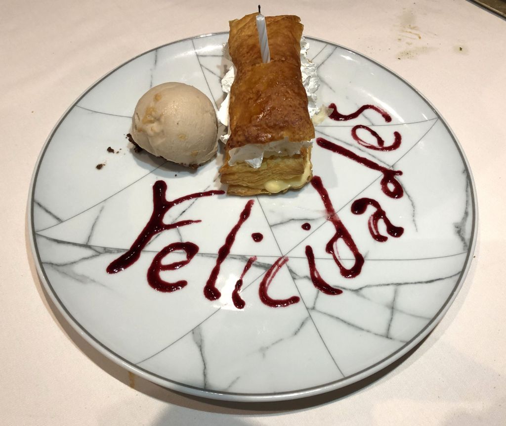 Milhojas con helado de turrón de Verdú
