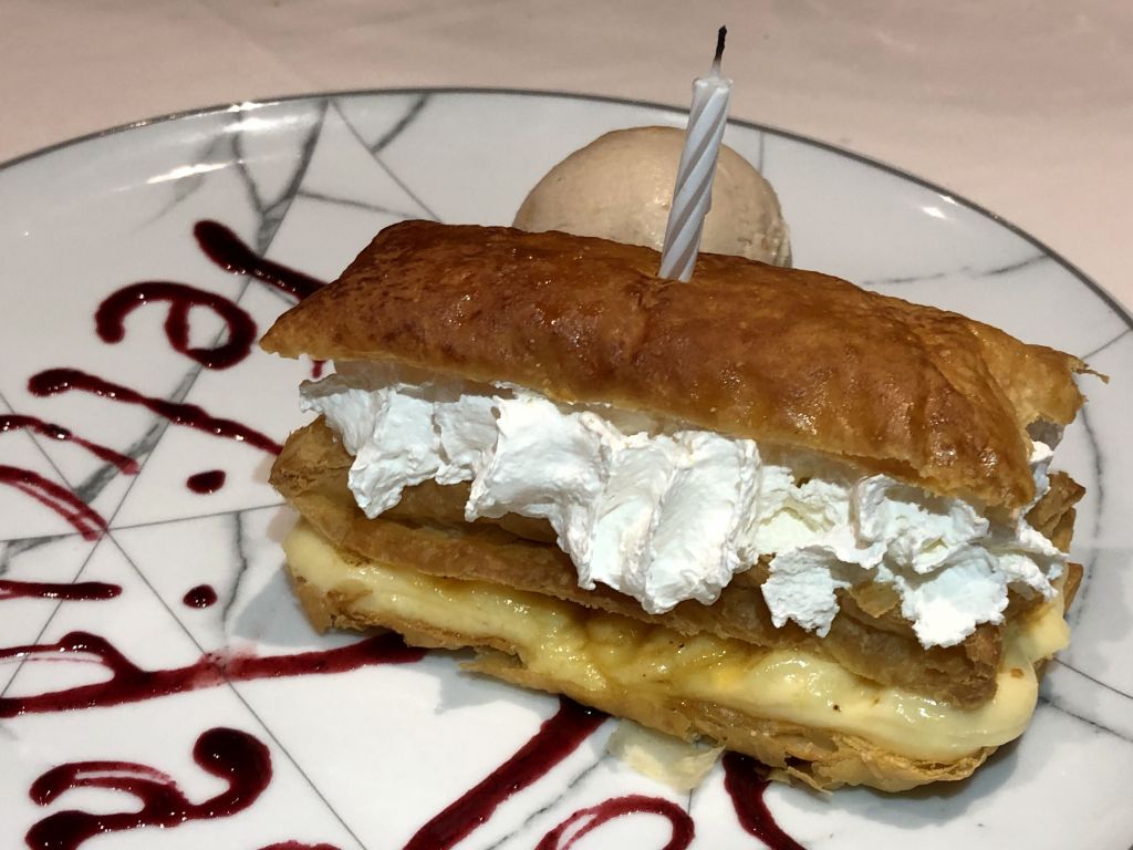 Milhojas con helado de turrón de Verdú