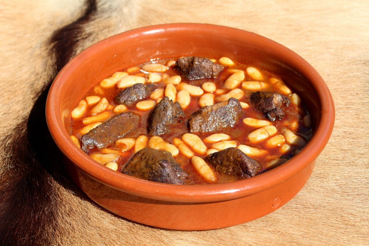 Fabes con jabalí