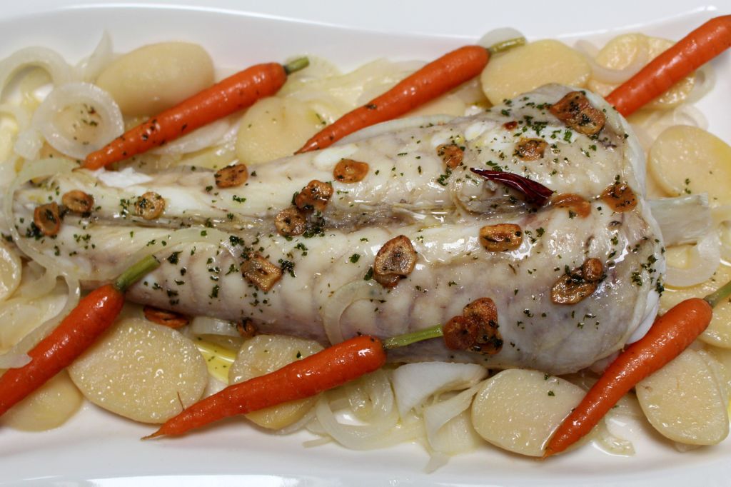 Rape al horno con salsa bilbaína y sidra