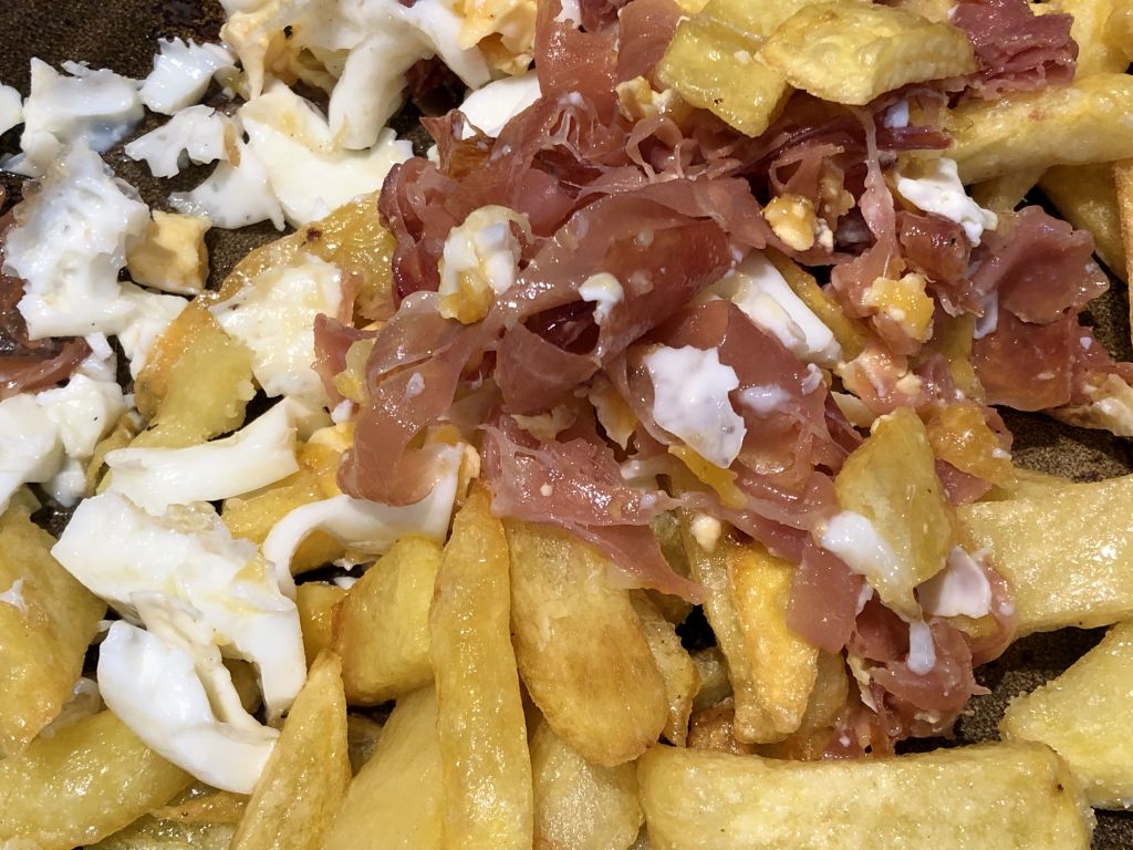huevos rotos con jamon