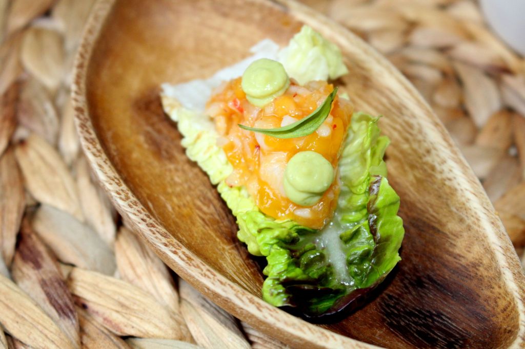 Ensalada de mango y gambas