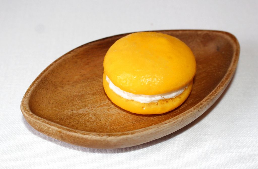 Macarron de mango y coco