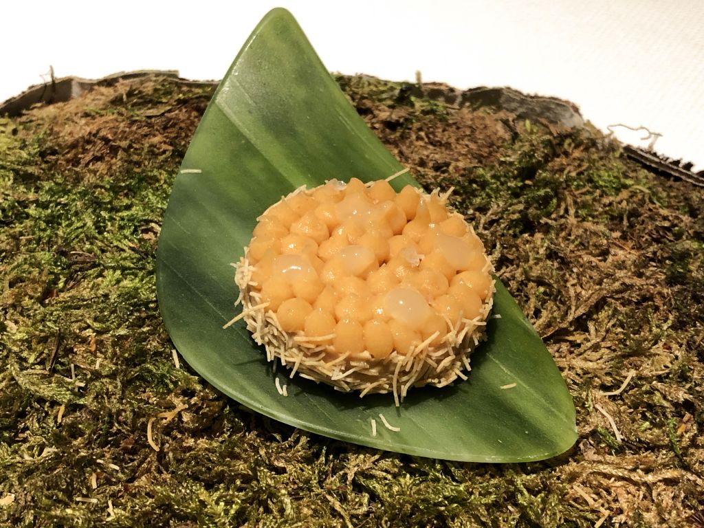 Tartaleta de turrón, foie y yuzu