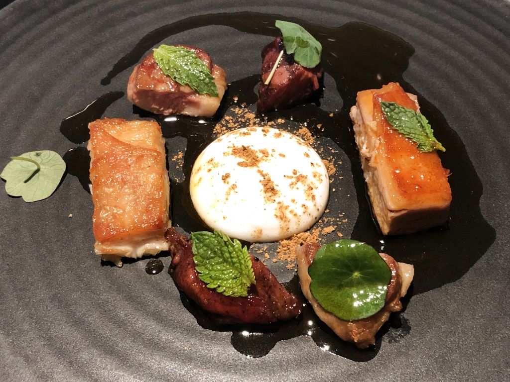 Chivo y yogur especiado