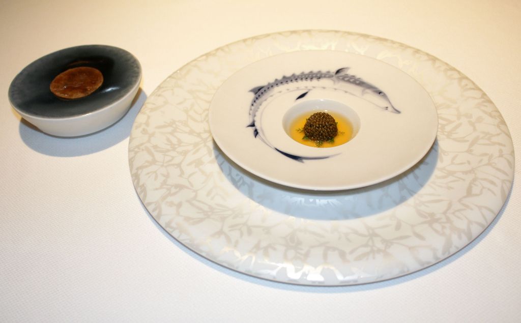 Caviar , puchero y lengua