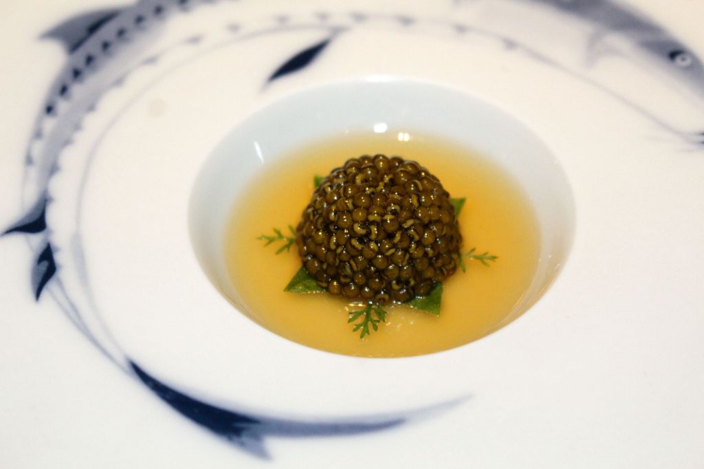 Caviar, puchero y lengua
