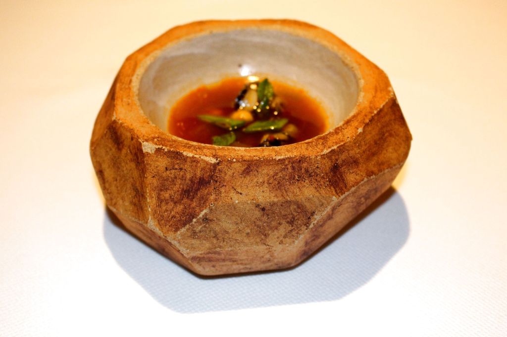 Olla gitana de tendones y cañaillas