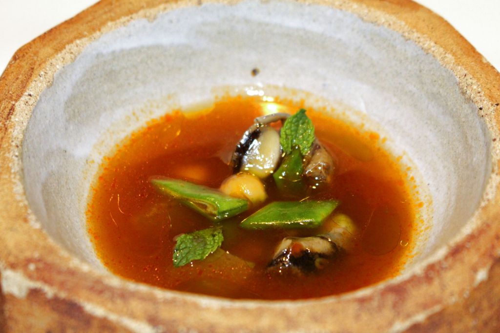 Olla gitana de tendones y cañaillas