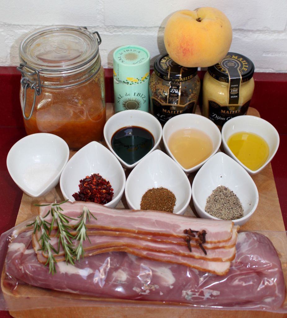 Solomillo de cerdo con bacon y glaseado de melocotón